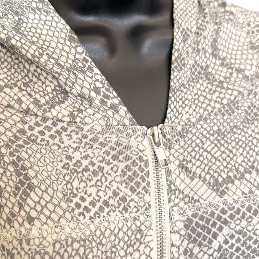 Chaser tan/grey snakeskin jacket with hoodie small - Picture 3 of 16